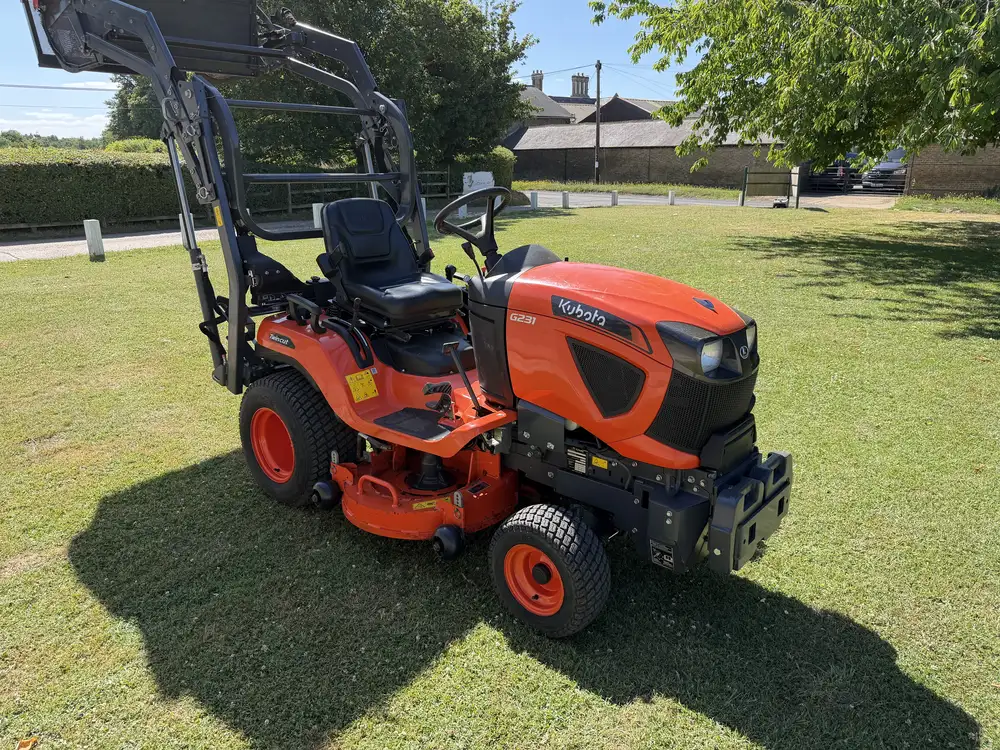 kubota g231hd 48" diesel ride on lawnmower garden tractor