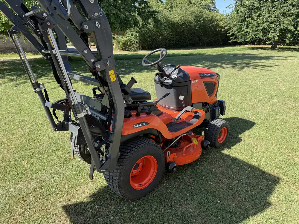 kubota g231hd 48" diesel ride on lawnmower garden tractor
