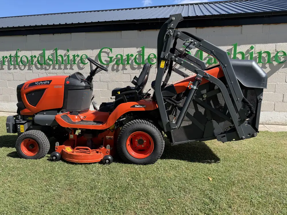 kubota g231hd 48" diesel ride on lawnmower garden tractor
