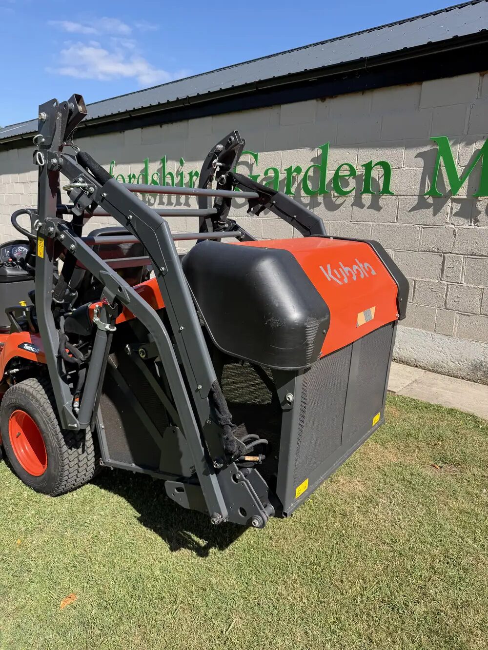 kubota g231hd 48" diesel ride on lawnmower garden tractor